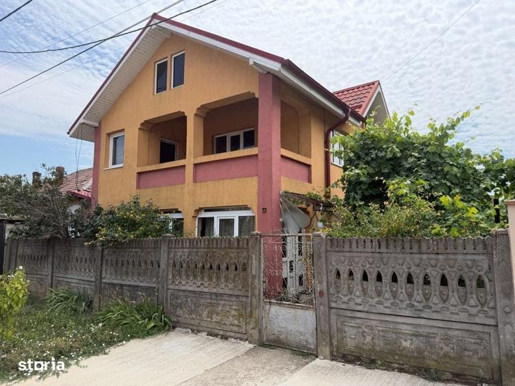 Casă cu 4 camere în Podari