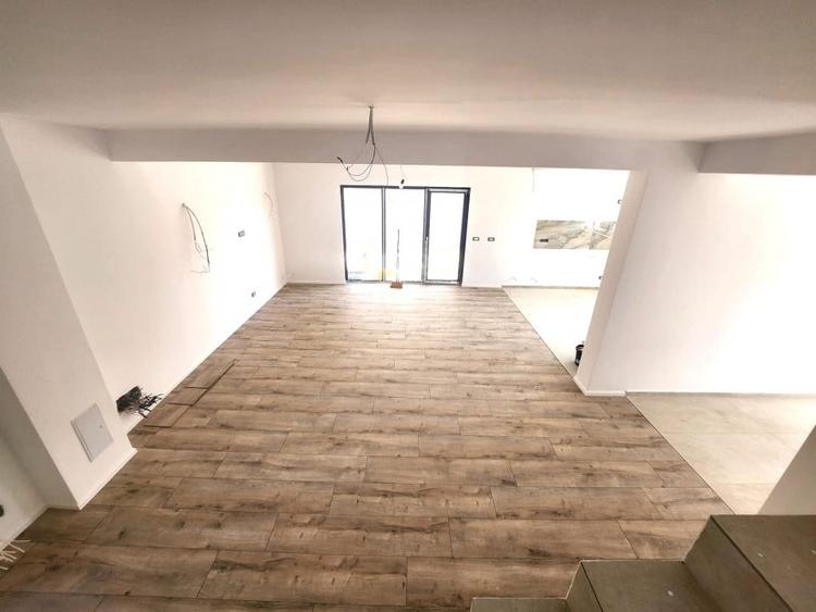 Casă individuală cu 5 camere cu Canalizare în Bragadiru