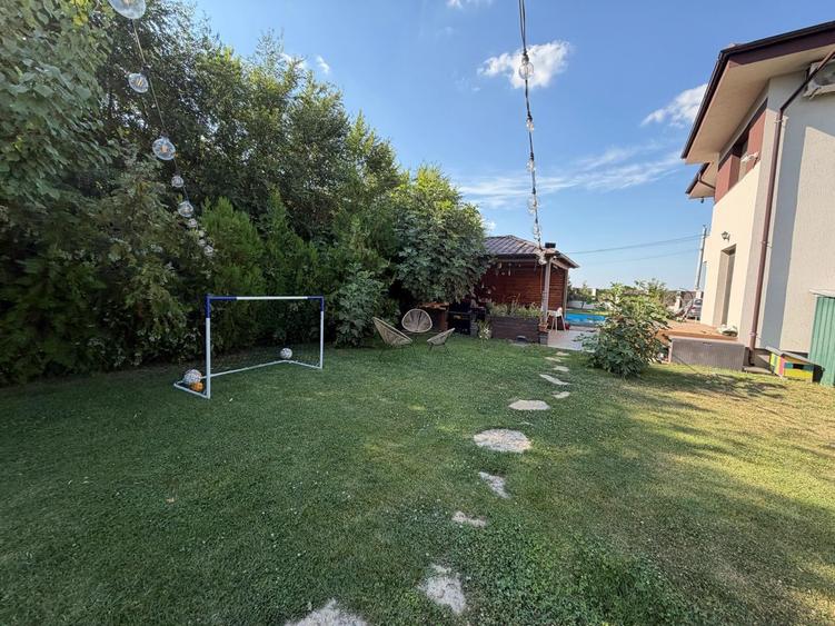 Casă individuală cu 4 camere cu Piscina în Odăi