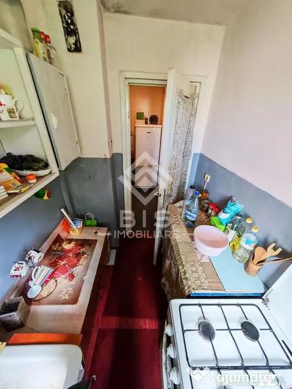 Apartament cu 3 camere semidecomandat în Decebal