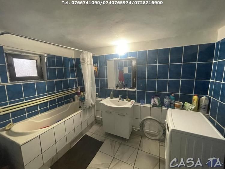Casă individuală cu 6 camere cu Canalizare în Central