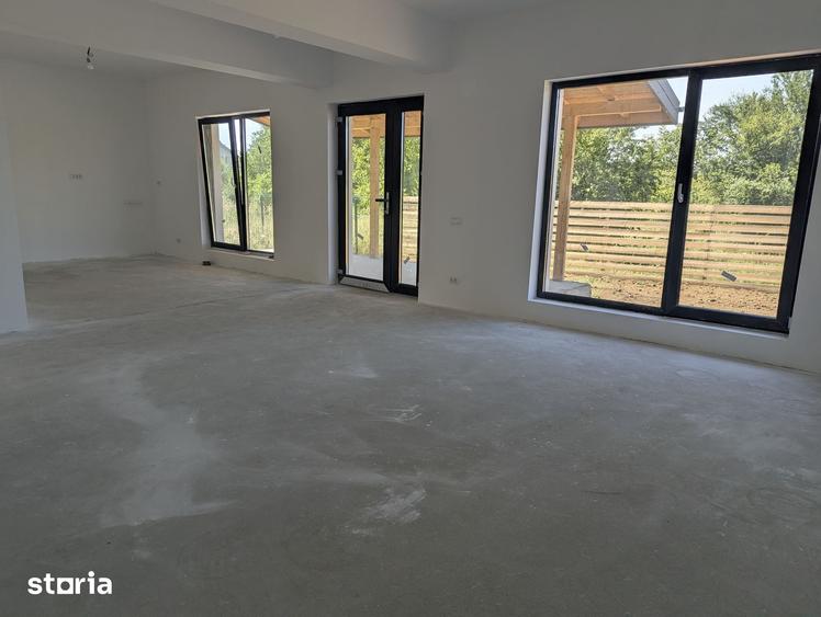 Casă cu 4 camere cu Teren 420 Mp în Crevedia