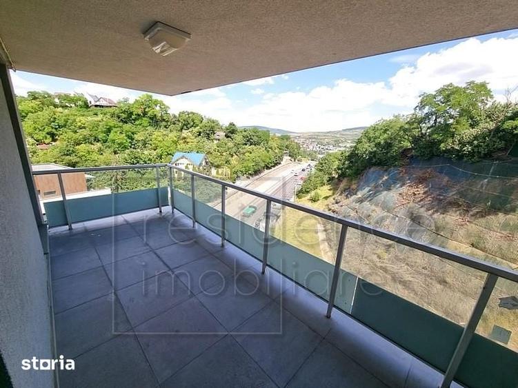 Apartament cu 4 camere decomandat în Gruia