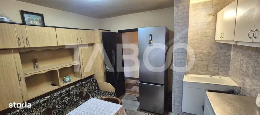 Apartament cu 2 camere de vanzare in Plopilor bloc izolat cu boxa - 1