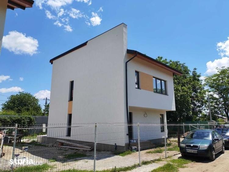 Casă cu 4 camere cu Teren 100 Mp în Central