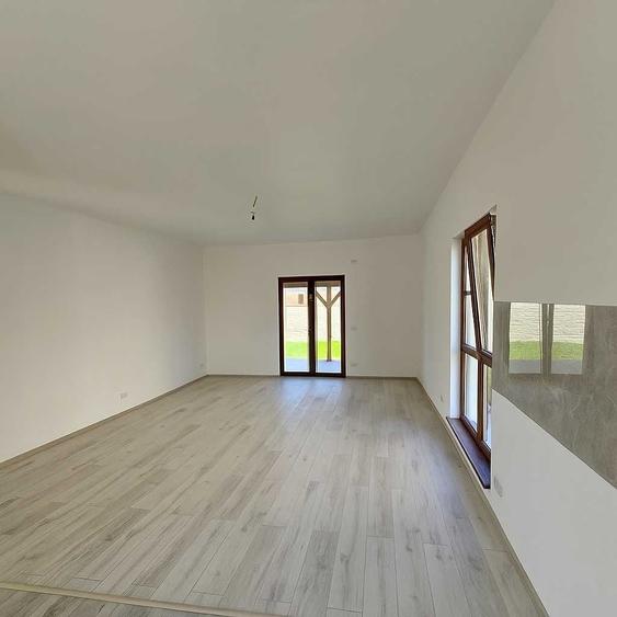 Casă cu 4 camere în Utvin