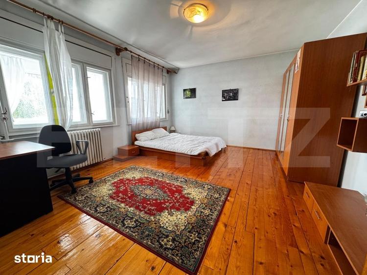 Casă cu 8 camere cu Teren 767 Mp în Lipoveni