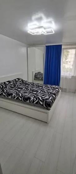 Apartament cu 3 camere semidecomandat în Obor