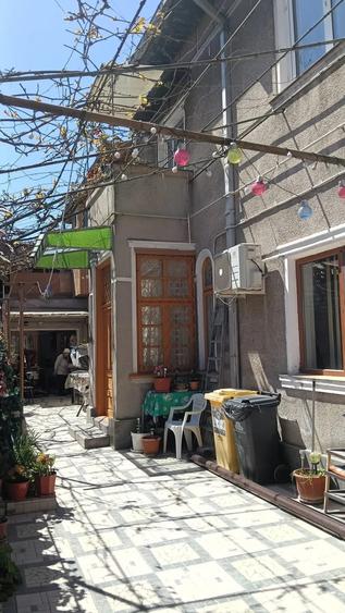 Casă cu 6 camere cu Canalizare în Central