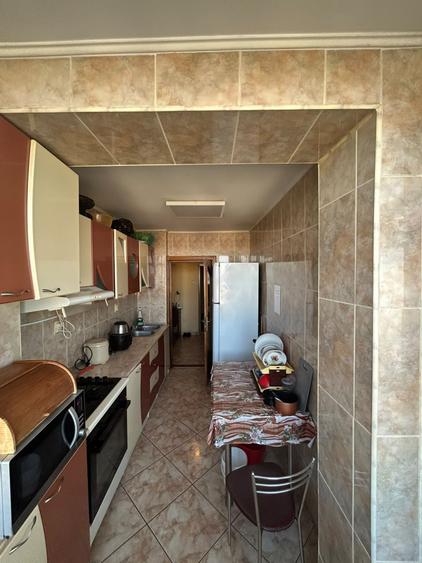 Apartament cu 3 camere decomandat în Mazepa 2