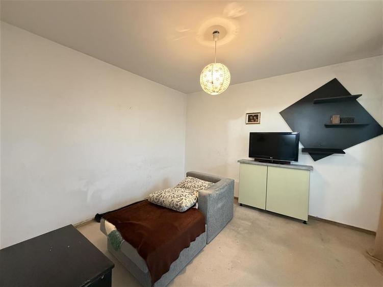 Apartament cu 2 camere nedecomandat în Podu Roș