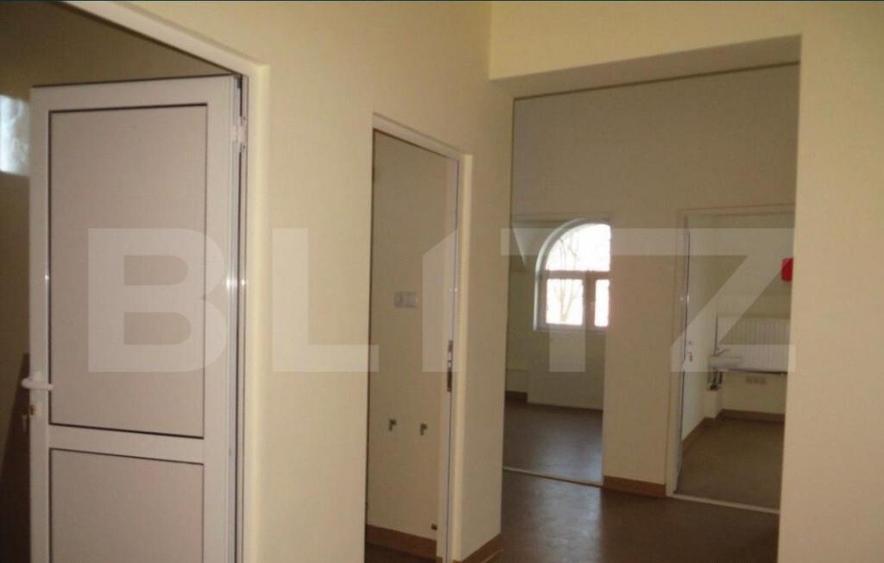 Casa de vanzare , anterior clinica medicala , 1174mp, 30 cam - 13