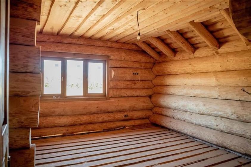 Casa din lemn rotund (Izvoru Muresului, str. Garii) - 10