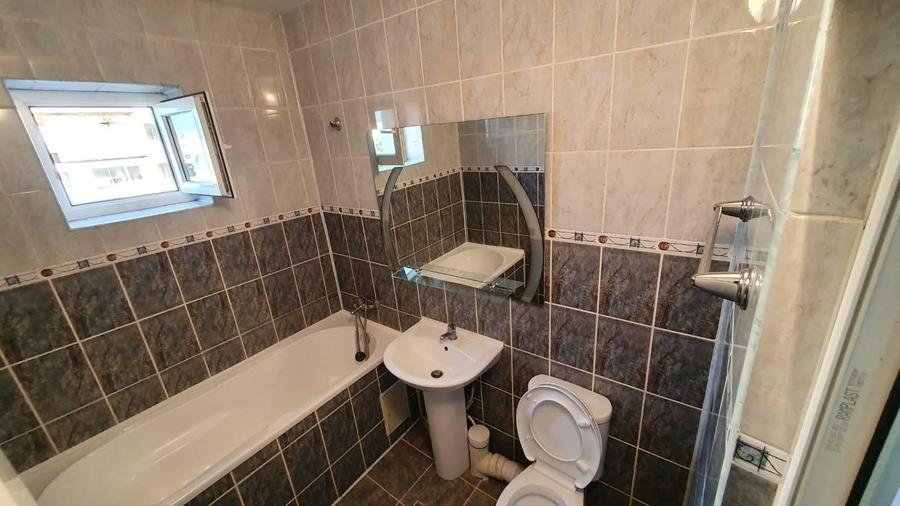 Apartament 3 camere si 2 bai - Imagine principală: 1/8Apartament 3 camere si 2 b - 6