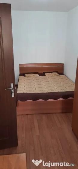 Apartament cu 3 camere semidecomandat în Malu Roșu