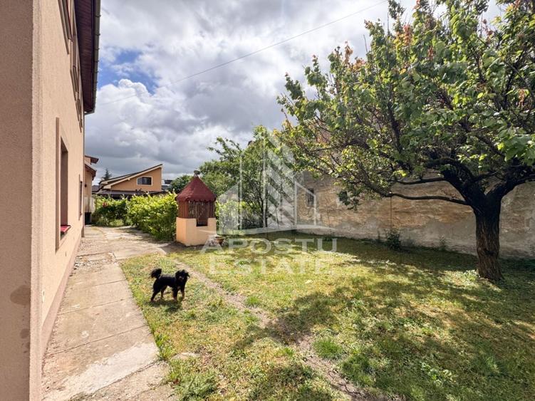 Casă individuală cu 8 camere cu Canalizare în Fratelia
