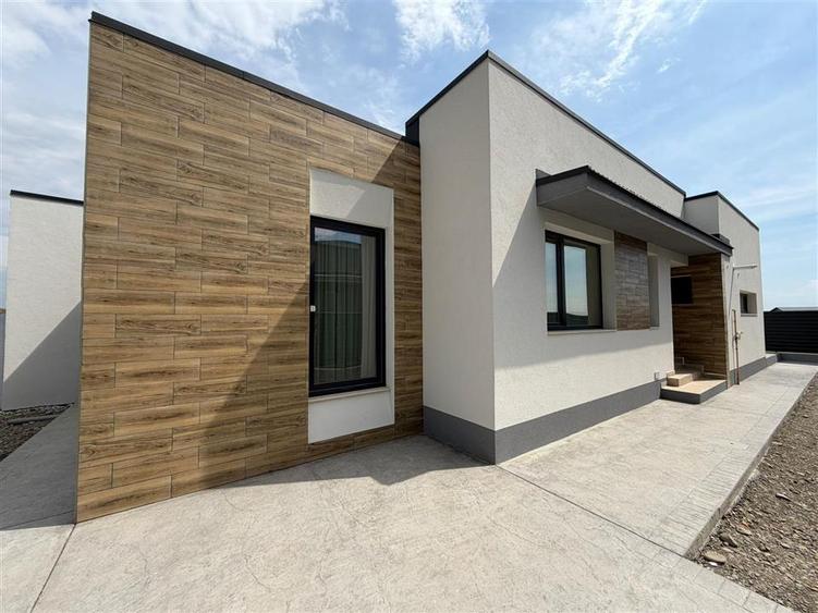 Casa individuala de vanzare - Cobalt Residence - Pret 118.000 E - 1