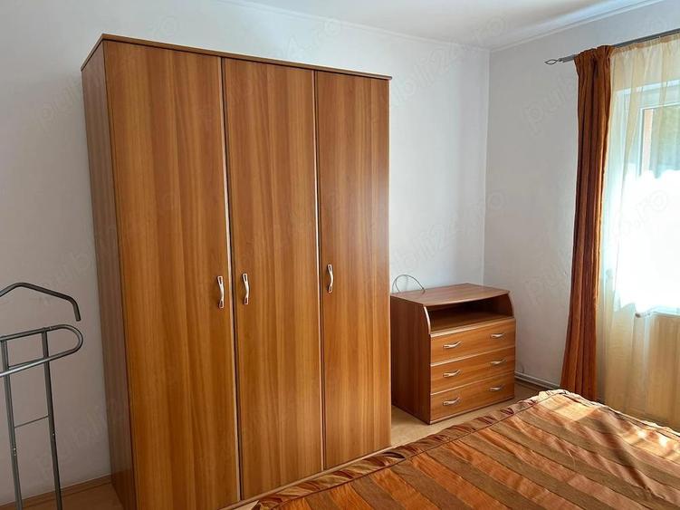 Direct proprietar. Fara agentii - 3 cam, decomandat, et 1 din 4, Centrul Civic - mobilat si utilat - 6