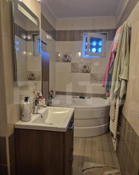 Apartament spa?ios cu 4 camere si parcare in 7 Noiembrie - 9