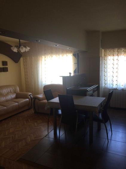 Inchiriez Apartament ultracentral 3 camere - 4