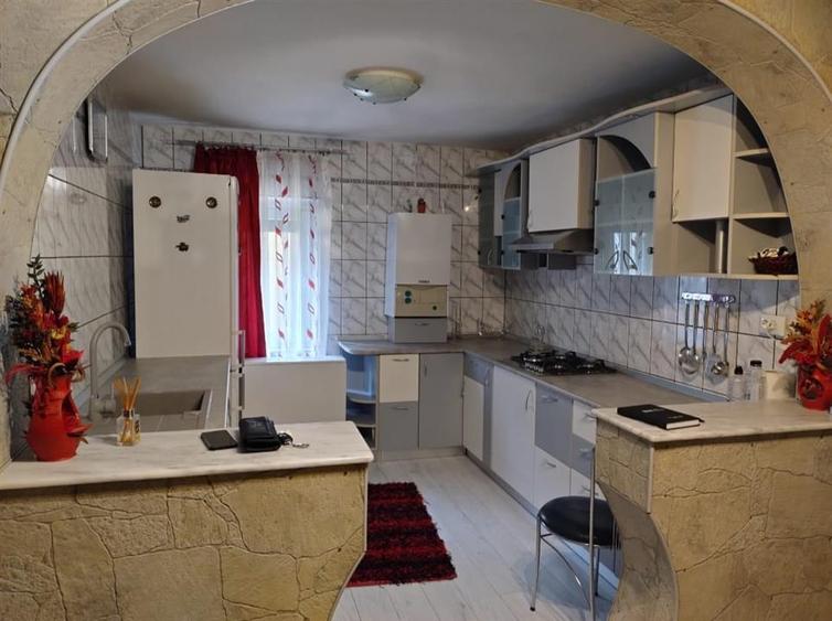 Apartament cu 3 camere, cartier Noua - 3