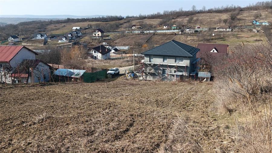 Sat Cercu com Barnova Teren 3000mp cu casa batranesca la str asfaltata si toate - 12