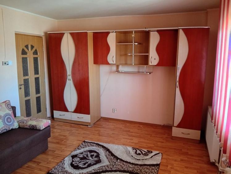 Apartament cu 3 camere decomandat în Calea Romanului