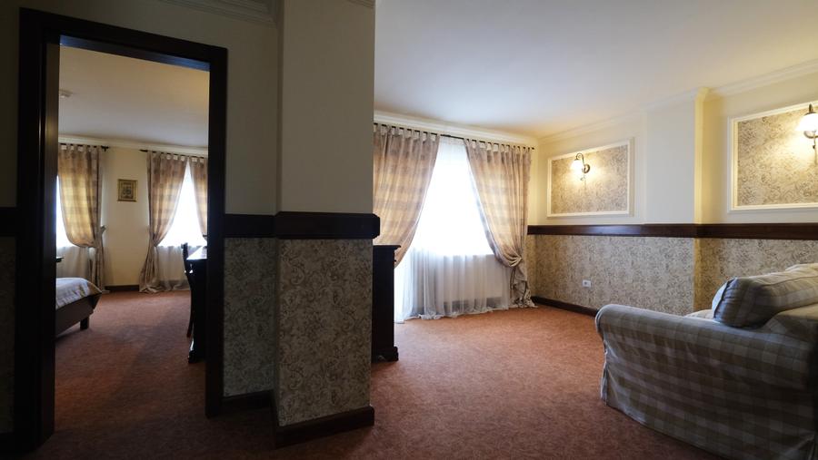 Vanzare hotel in zona superba de munte cu priveliste incredibila din camere - 14