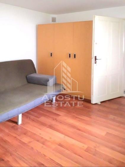 Apartament cu 2 camere semidecomandat în Lunei