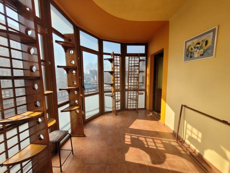 Vând apartament ultracentral 170 mp et 2 - 3