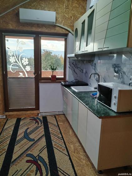 Inchiriez apartament 2cam.situat la etaj in vila la curte in Dumbrava-Rosie. - 1