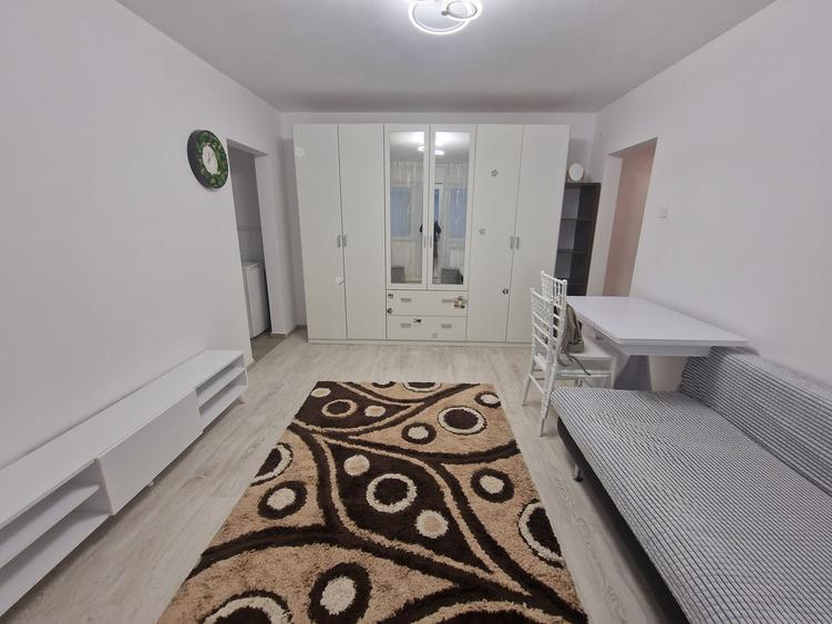 Apartament cu 3 camere, etaj 1/4, zona Mircea cel Batran - 3