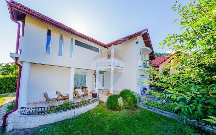 Casa eleganta in zona exclusivista, cu priveli?te d... - 8