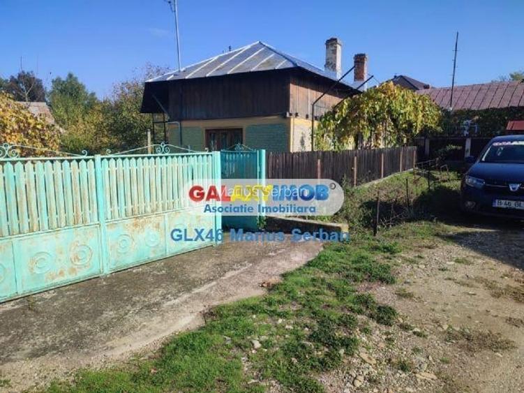 Vanzare casa batraneasca  si teren Raciu