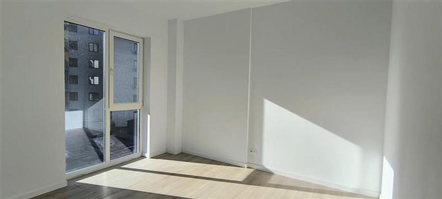 Apartament cu 3 camere nedecomandat în Aradului