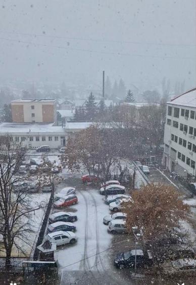 Vand apartament CENTRU 3 camere decomandat - 1