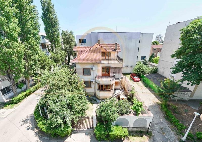 Vila premium ultracentrala, fara vecini, teren 377 mp, garaj! - 1