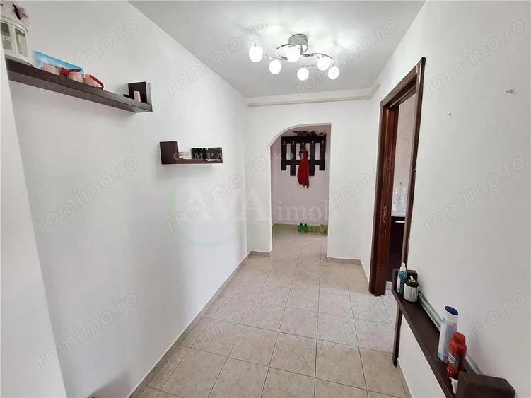 Apartament 3 camere semidecomandat, renovat si semi-mobilat, zona Cora-Bacau - 4