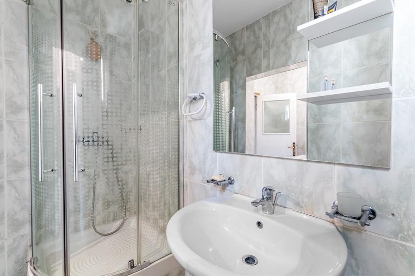 Vilă tip bloc 12 camere, 2 garaje 2 boxe  zona Tomis 1  Flămânda - 23