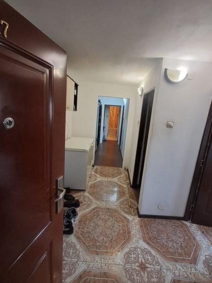 Apartament cu 3 camere decomandat în Cetate