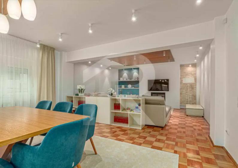 Vila de vanzare in Bu?teni 8 dormitoare, vedere dire - 13