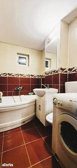 Apartament cu 3 camere decomandat în Petros