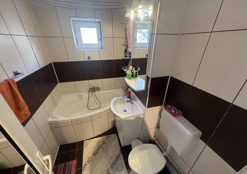 Apartament 2 camere zona Poarta 6 - 2