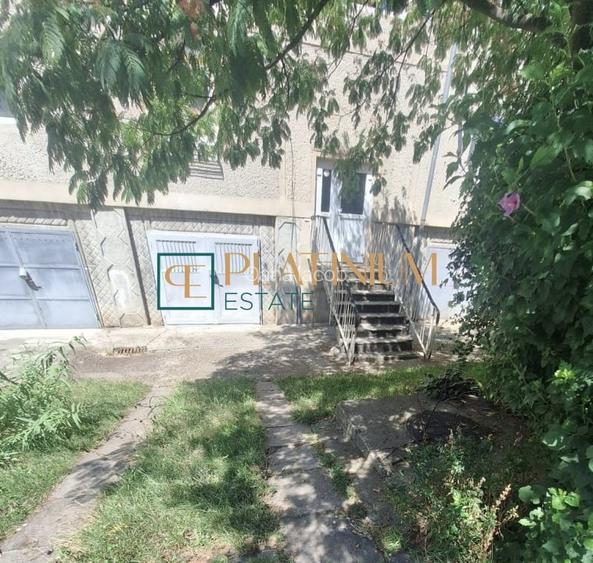 Apartament cu 3 camere decomandat în Girocului