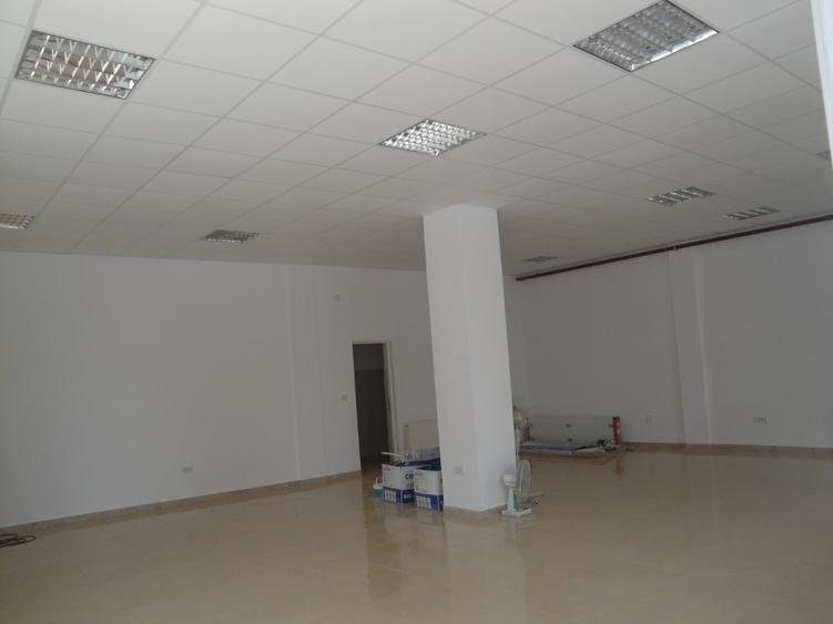 Centru - Spatiu stradal, 99 mp, cu vad comercial, ideal pentru magazin - 5