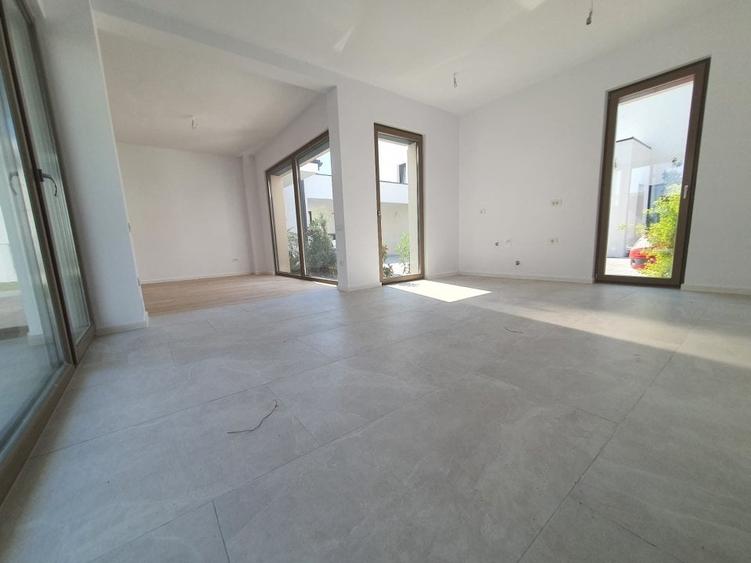 Monarch Soleil - finisaje de lux: parchet,usi, tamplarie lemn natural - 14