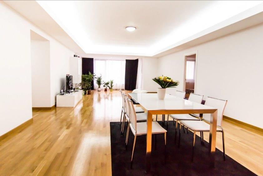Apartament elegant cu 4 dormitoare și terasă cu vedere la Satul Francez - 2