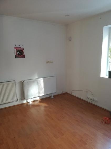 central, casa cu 10 spatii, 3 bai, parter plus 2 etaje, - 2