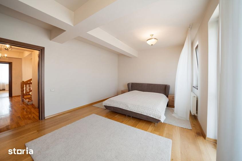 Casă cu 6 camere cu Teren 534 Mp în Glina