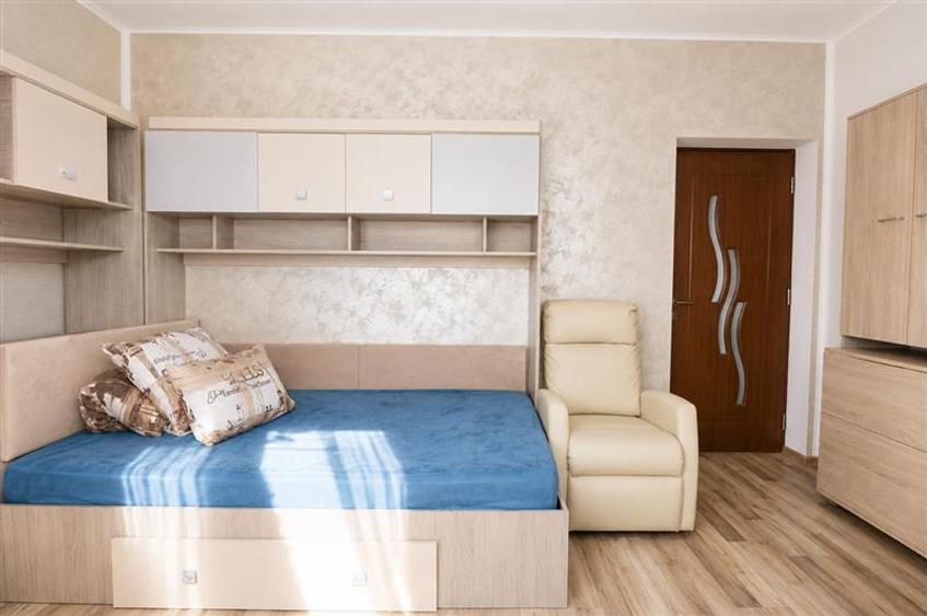 Apartament cu 2 camere decomandat în Tractorul